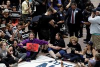 Más de 300 detenidos durante una manifestación junto al Capitolio contra la candidatura al Supremo de Kavanaugh