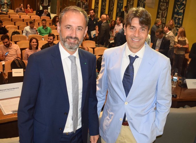 Javier Celdrán, con el presidente de la nueva asociación Adeimur