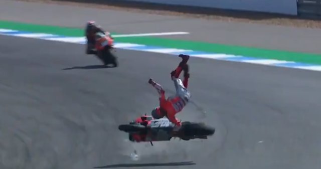 Lorenzo, sin fracturas pese a su fea caída y Ducati confía en que pueda correr