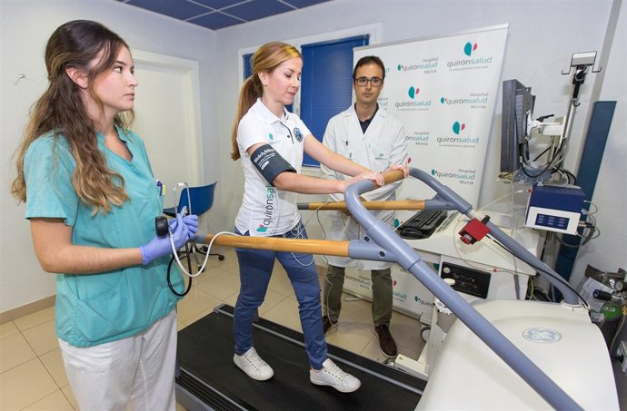 Lorena realiza la prueba de esfuerzo en el Hospital de Quirónsalud