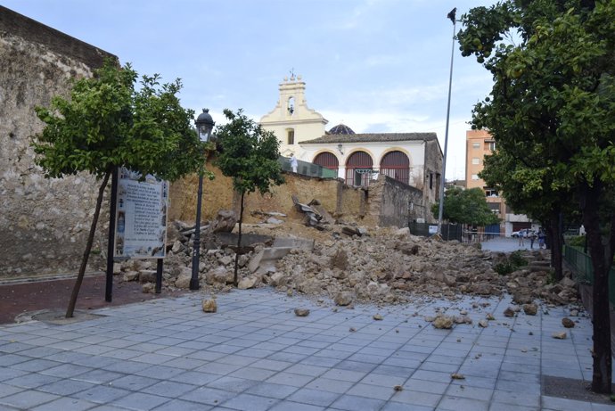 Muro derribado en el Patio de Los Silos de Burjassot (Valencia) 