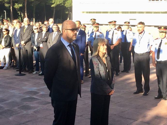 El conseller d'Interior, Miquel Buch, i la directora de l'ISPC, Montserrat Royes
