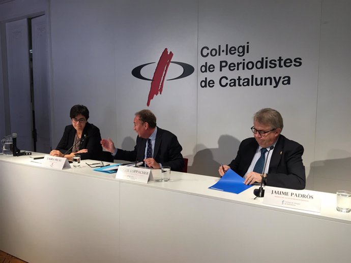 Laura Pelay (Generalitat) , Roger Loppacher (CAC), y Jaume Padrós (Metges)