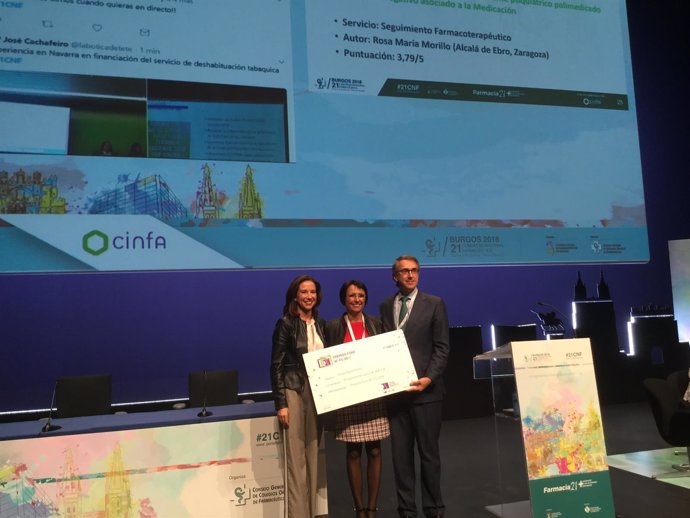 Rosa María Morillo en el momento de la entrega del premio.