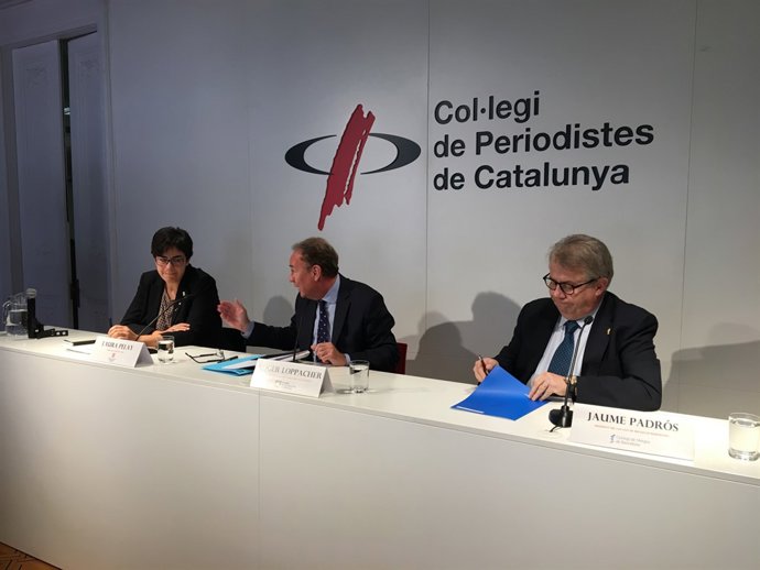 Laura Pelay (Generalitat) , Roger Loppacher (CAC), i Jaume Padrós (Metges)