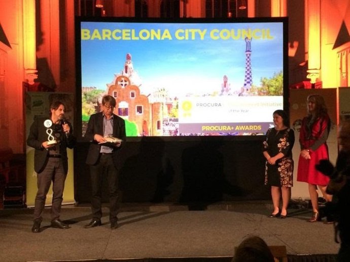 Frederic Ximeno rep el premi de la xarxa europea Procura+ per a Barcelona