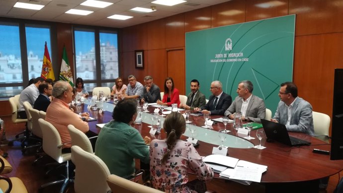 López Gil reunido con representantes de ayuntamientos de Cádiz