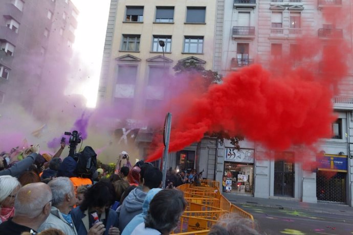 Protesta ante la Subdelegación del Gobierno en Girona en el aniversario del 1-O