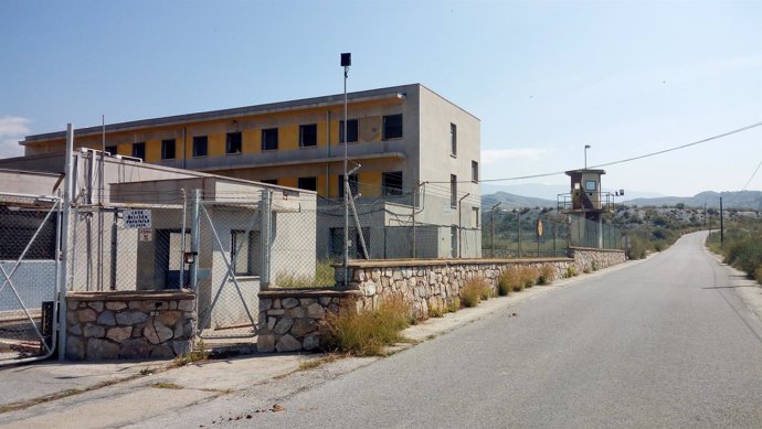 Antiguo cuartel de aviación (EVA-9) en Motril