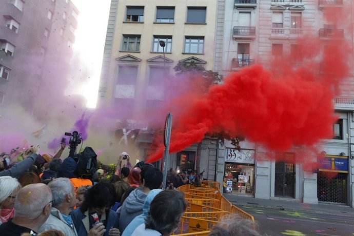 Protesta davant la Subdelegació del Govern a Girona en l'aniversari de l'1-O