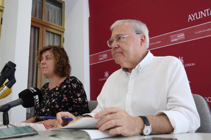 Alba Doblas y Emilio Aumente en una rueda de prensa