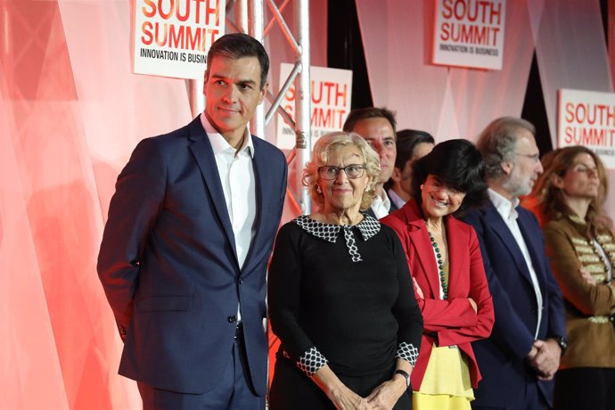 El presidente del Gobierno, Pedro Sánchez, y la alcaldesa Manuela Carmena