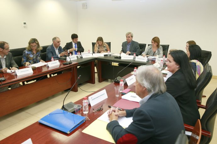Reunión de la Mesa Sectorial de Función Pública, presidida por el consejero 