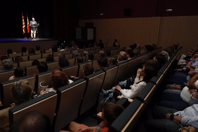 Lambán inaugura la reforma del Teatro Municipal 'Miguel Fleta' de Utebo