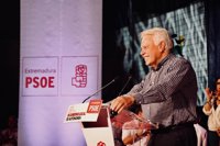 Felipe González aboga por una reforma "sin miedo" de la Constitución