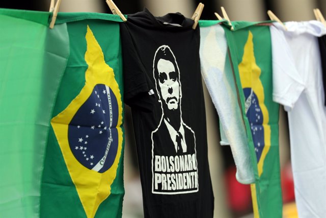 Camiseta con la imagen del candidato presidencial Jair Bolsonaro