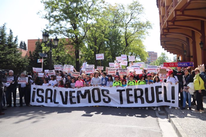 Manifestación 'Salvemos Teruel' en la capital aragonesa.