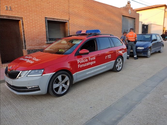 Control de la Policía Foral a un vehículo en Rada