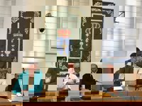 La oposición afea el discurso de Feijóo y pide la dimisión del alcalde de Vilanova