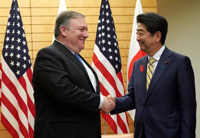 Mike Pompeo y Shinzo Abe durante una reunión en Tokio