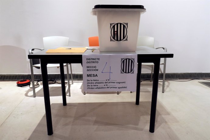 Urnas y papeletas durante el referéndum ilegal de Cataluña