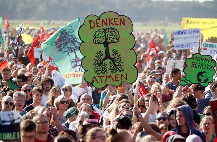 Foto de las protestas contra la tala del bosque de Hambach, Alemania