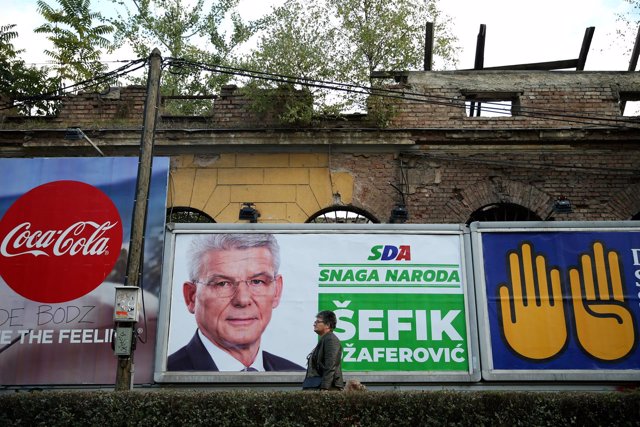 Cartel electoral antes de los comicios en Bosnia y Herzegovina