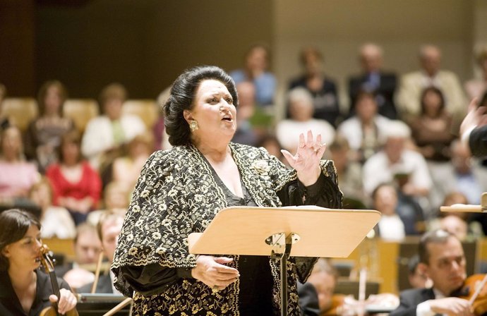 Montserrat Caballé En Una Actuación