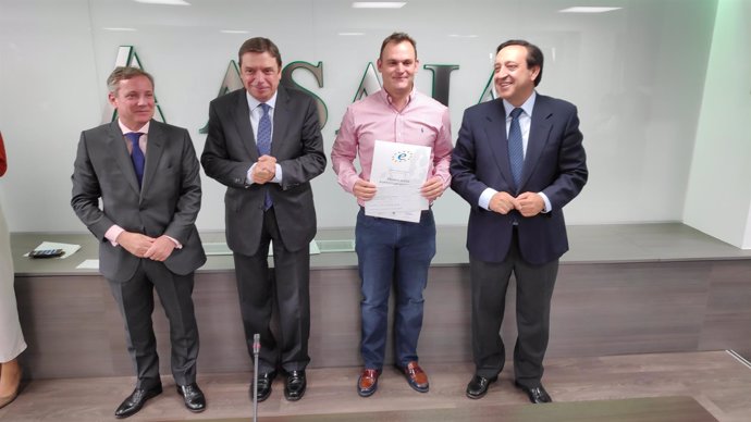 Rafael Muñoz ha sido galardonado con el premio Joven Agricultor Sostenible