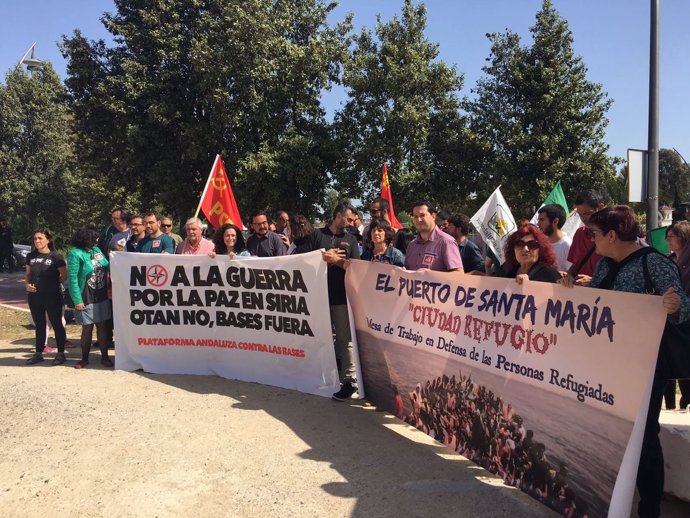 Cargos de IU en una Marcha a Rota