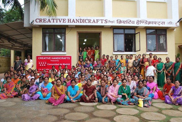 Mujeres que trabajan en Creative Handicrafts