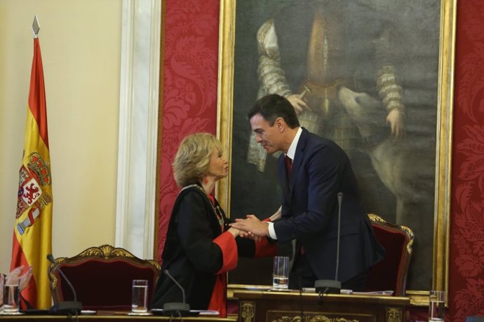 María Teresa Fernández de la Vega y el presidente Pedro Sánchez