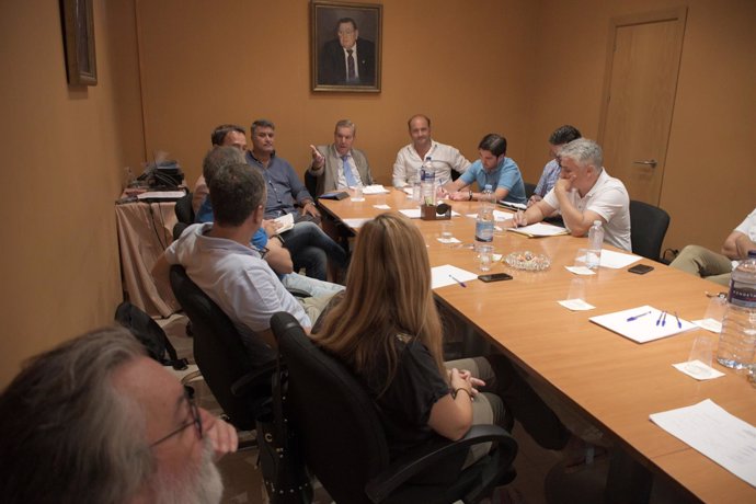 Reunión de Ortiz (PP) con hosteleros y hoteleros de Cádiz