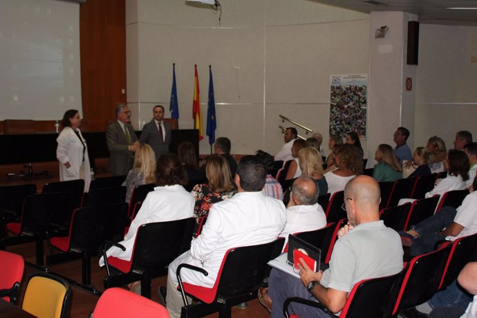 Reunión del director del Ingesa con personal del Hospital de Melilla