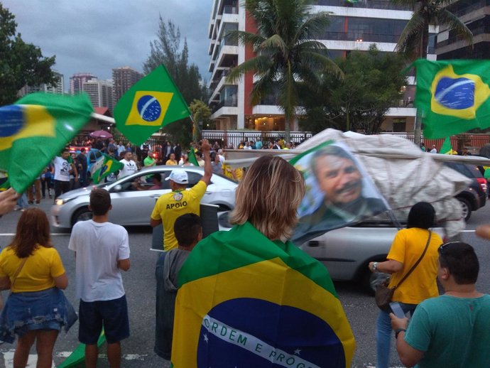 Multitud celebra la victoria de Jair Bolsonaro tras las presidneciales de Brasil