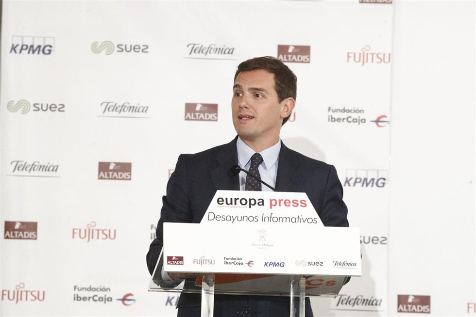 El presidente de Ciudadanos, Albert Rivera, protagoniza el Desayuno Informativo 