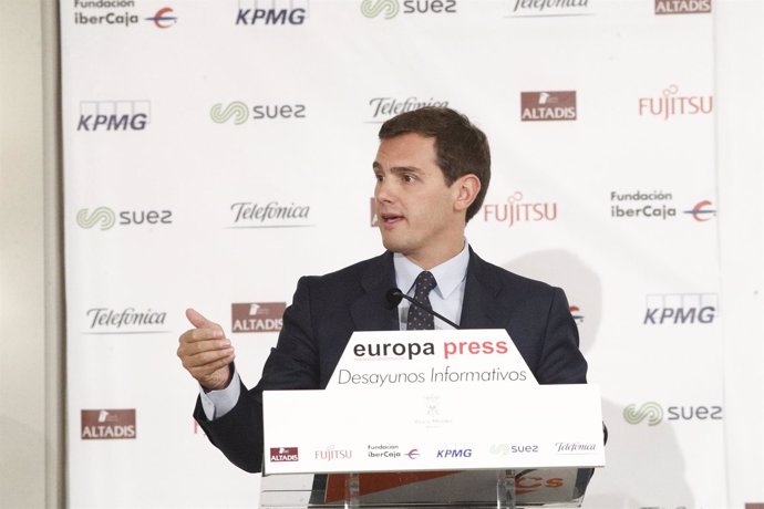 El presidente de Ciudadanos, Albert Rivera, protagoniza el Desayuno Informativo 