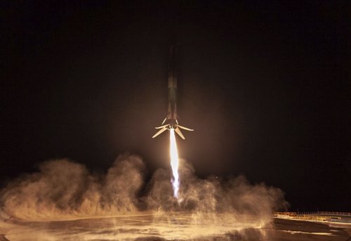 Aterrizaje de la primera etapa del cohete Falcon 9