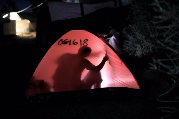 Campamento improvisado junto al enclave de Moria, en Lesbos