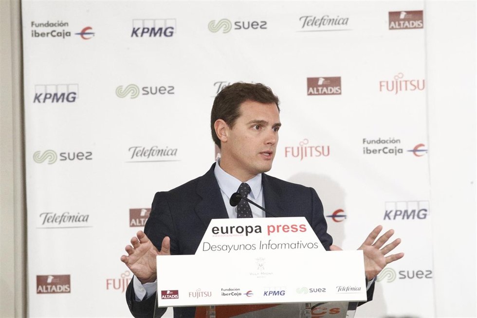 El presidente de Ciudadanos, Albert Rivera, protagoniza el Desayuno Informativo 