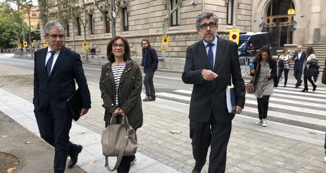 L'esposa de Jordi Turull Blanca Bragulat i els advocats J.Pina i F.Homs