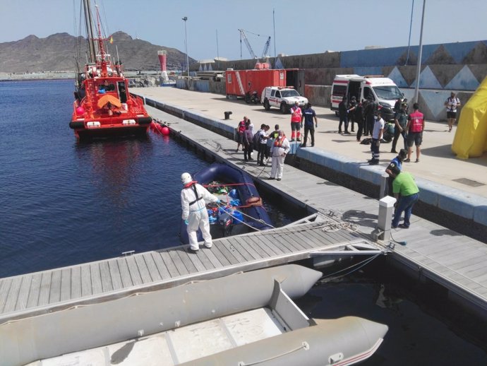 Embarcación neumática remolcada a Fuerteventura