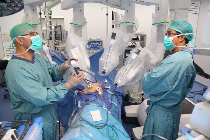 El Hospital Vall d'Hebron opera cáncer de pulmón con el robot Da Vinci
