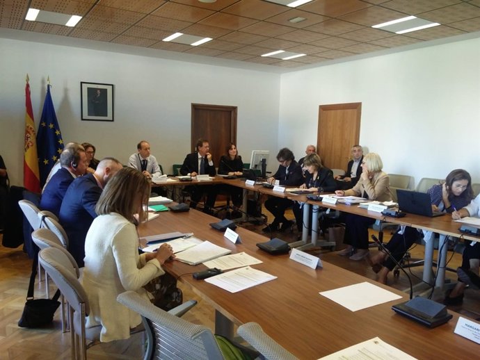 La dtora.gral.de Qualitat Ambiental de la Generalitat M.Rius en la reunió
