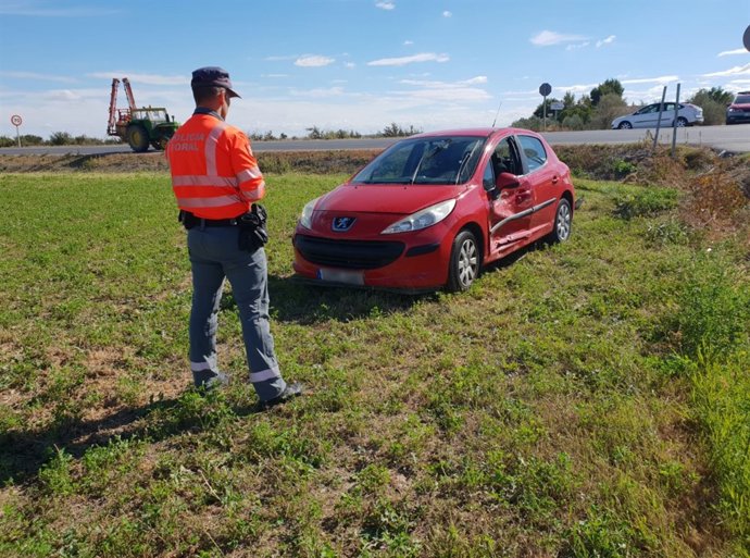 Accidente que atendian los agentes de Policía Foral en Buñuel