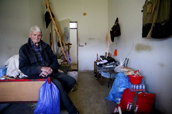 Un desplazado interno en un centro de recepción en Bosnia y Herzegovina 