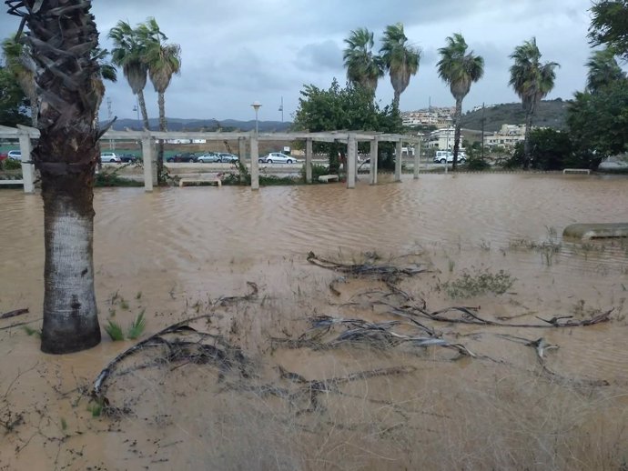 Arroyo desbordado en costa axarquía valle niza velez málaga inundaciones daños