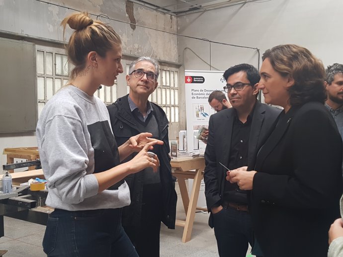 Ada Colau, Gerardo Pisarello i Josep Maria Montaner en una visita a TMDC