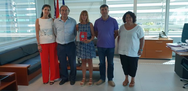 La Asociación de Cardiopatías Congénitas entrega cuatro desfibriladores para centros educativos de Baleares
