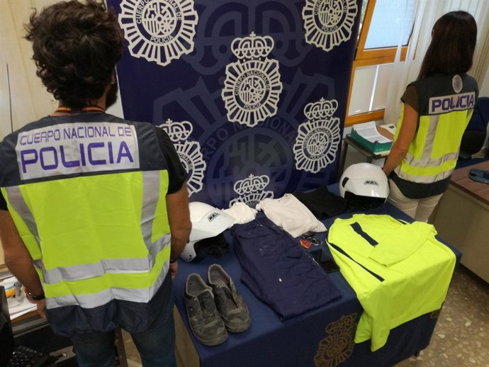 Policia Nacional Nota De Prensa Y Foto "La Policía Nacional Detiene A Un Hombre 